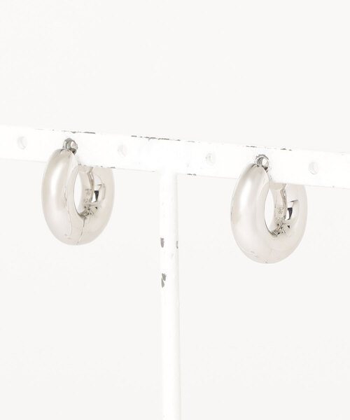 TOM WOOD（トムウッド）の「TOM WOOD Chunky Hoops Small トムウッド チャンキー フープ スモール シルバー925 ピアス（ピアス（両耳用）・レディース・シルバー・SMALL）」の3枚目の写真