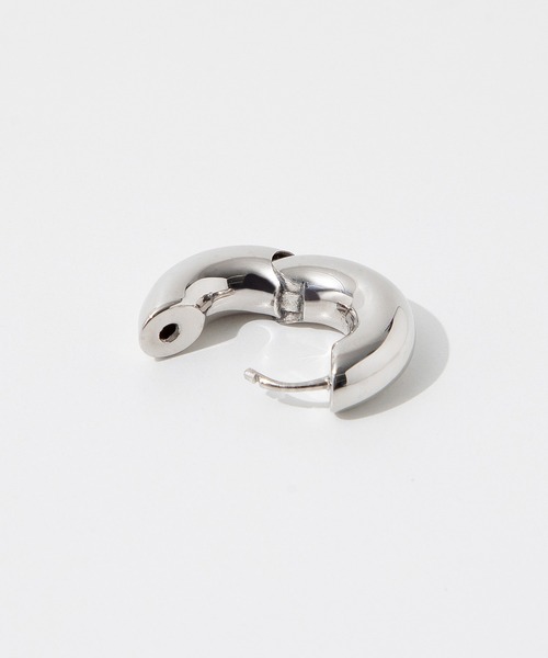 TOM WOOD（トムウッド）の「TOM WOOD Chunky Hoops Small トムウッド チャンキー フープ スモール シルバー925 ピアス（ピアス（両耳用）・レディース・シルバー・SMALL）」の7枚目の写真