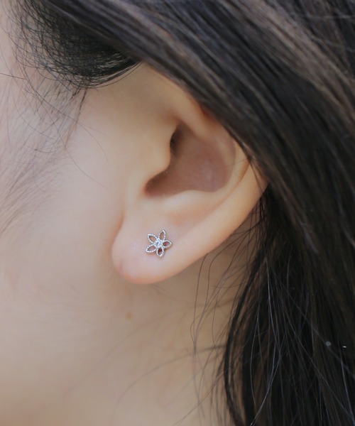 Peony(ピオニー)の「【Peony/ピオニー】/サージカルステンレス316L ビジューフラワースタッドピアス(ピアス(片耳用)・レディース・ゴールド/ピンクゴールド/シルバー・FREE)」の7枚目の写真