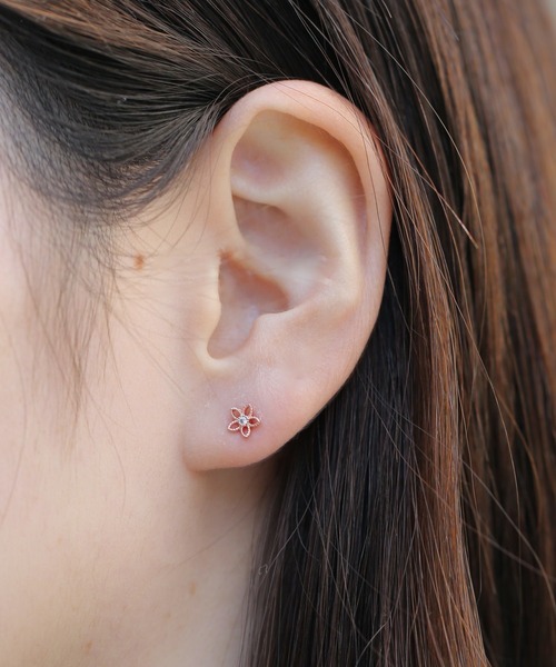 Peony(ピオニー)の「【Peony/ピオニー】/サージカルステンレス316L ビジューフラワースタッドピアス(ピアス(片耳用)・レディース・ゴールド/ピンクゴールド/シルバー・FREE)」の9枚目の写真