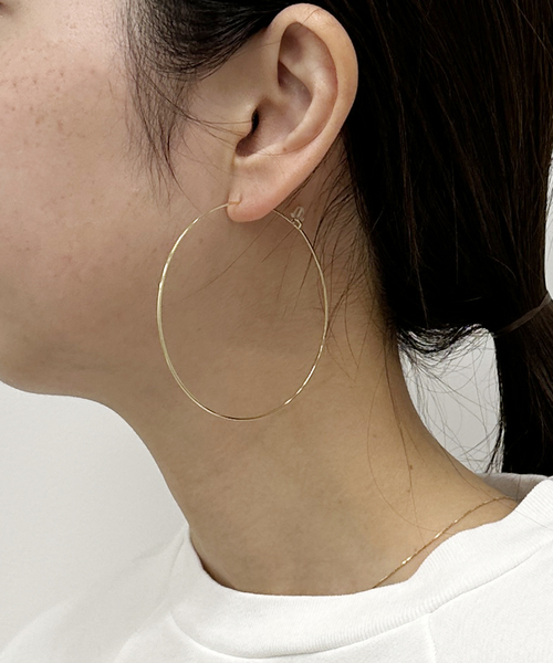 U by SPICK&SPAN（ユーバイスピックアンドスパン）の「【LUV AJ/ラヴエージェイ】 THE CAPRI WIRE HOOPS（ピアス（両耳用）・レディース・ゴールド/シルバー・FREE）」の6枚目の写真