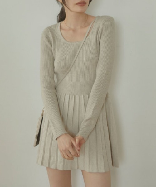 ACYM（アシーム）の「Pleats knit mini ワンピース（ワンピース・レディース・ベージュ/アイボリー・FREE）」の9枚目の写真