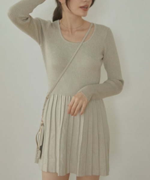 ACYM（アシーム）の「Pleats knit mini ワンピース（ワンピース・レディース・ベージュ/アイボリー・FREE）」の10枚目の写真