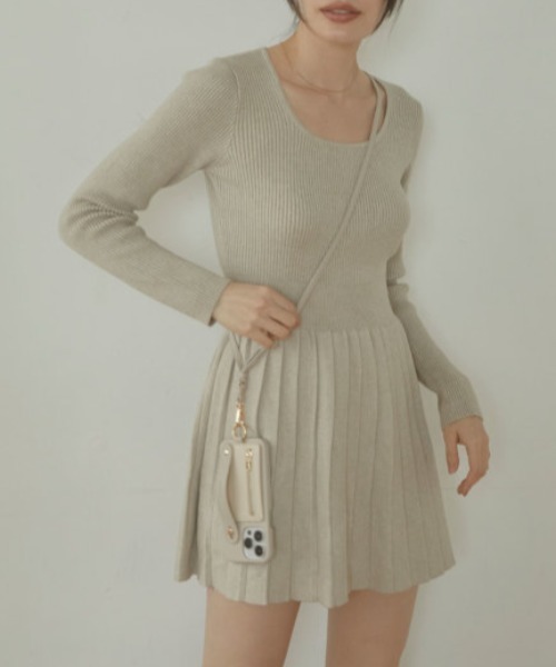 ACYM（アシーム）の「Pleats knit mini ワンピース（ワンピース・レディース・ベージュ/アイボリー・FREE）」の11枚目の写真
