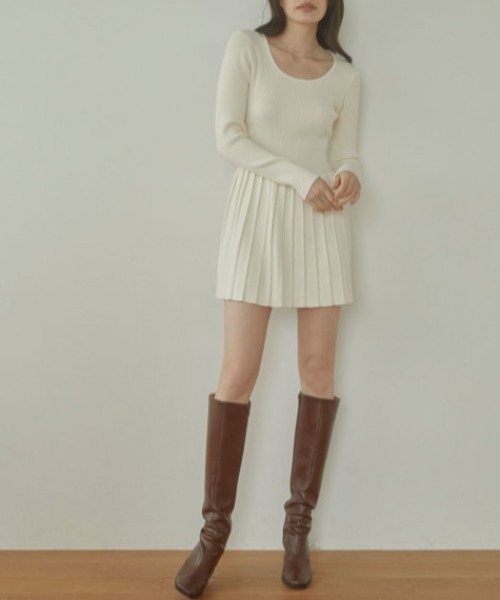 ACYM（アシーム）の「Pleats knit mini ワンピース（ワンピース・レディース・ベージュ/アイボリー・FREE）」の3枚目の写真