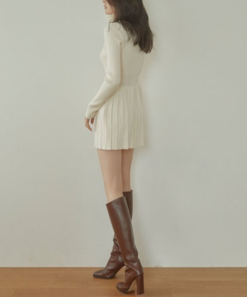 ACYM（アシーム）の「Pleats knit mini ワンピース（ワンピース・レディース・ベージュ/アイボリー・FREE）」の5枚目の写真