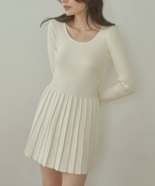 ACYM（アシーム）の「Pleats knit mini ワンピース（ワンピース・レディース・ベージュ/アイボリー・FREE）」の6枚目の写真