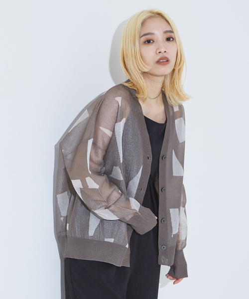 NOMINE（ノミネ）の「ジオメトリック柄 シアー カーディガン（カーディガン/ボレロ・レディース・ライトグレー/ブラウン/ブラック・フリー）」の3枚目の写真
