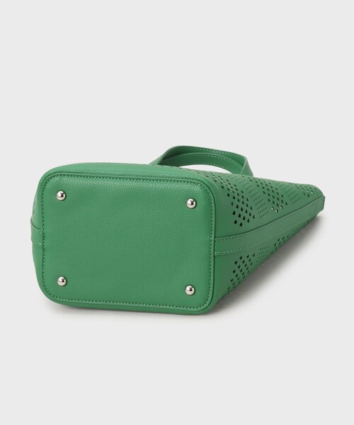 INDIVI（インディヴィ）の「◆【合皮／A4収納可能】幾何柄カットワーク トートバッグ（トートバッグ・レディース・オフホワイト/グリーン・00）」の14枚目の写真