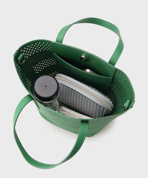 INDIVI（インディヴィ）の「◆【合皮／A4収納可能】幾何柄カットワーク トートバッグ（トートバッグ・レディース・オフホワイト/グリーン・00）」の11枚目の写真