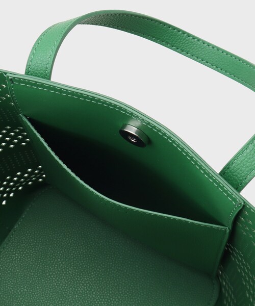 INDIVI（インディヴィ）の「◆【合皮／A4収納可能】幾何柄カットワーク トートバッグ（トートバッグ・レディース・オフホワイト/グリーン・00）」の10枚目の写真