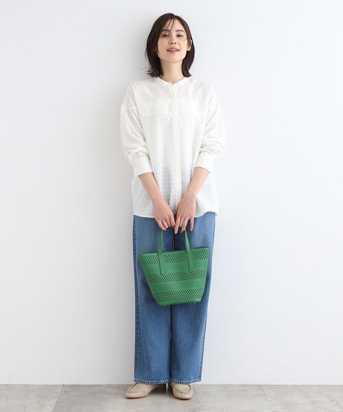 INDIVI（インディヴィ）の「◆【合皮／A4収納可能】幾何柄カットワーク トートバッグ（トートバッグ・レディース・オフホワイト/グリーン・00）」の3枚目の写真