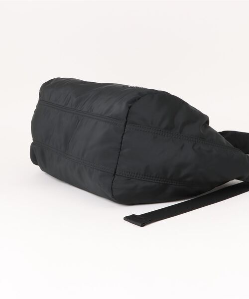 CAMP7（キャンプセブン）の「【CAMP7】ポリエステルビッグショルダーバッグ（ショルダーバッグ・レディース・ブラック/ホワイト・ONE SIZE）」の4枚目の写真