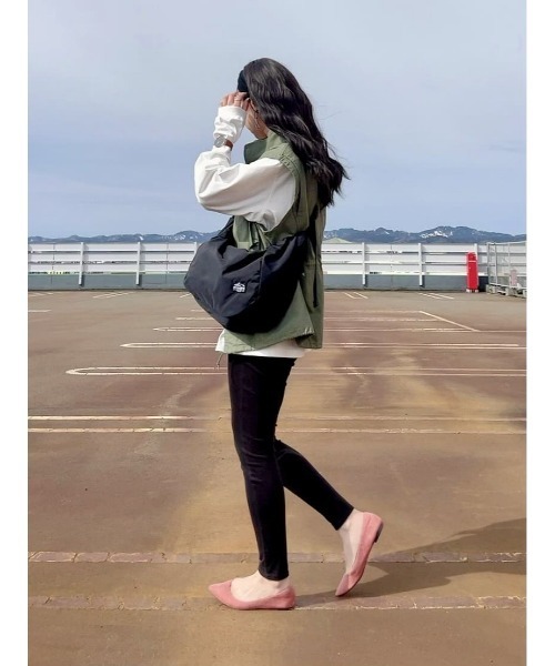 CAMP7（キャンプセブン）の「【CAMP7】ポリエステルビッグショルダーバッグ（ショルダーバッグ・レディース・ブラック/ホワイト・ONE SIZE）」の10枚目の写真