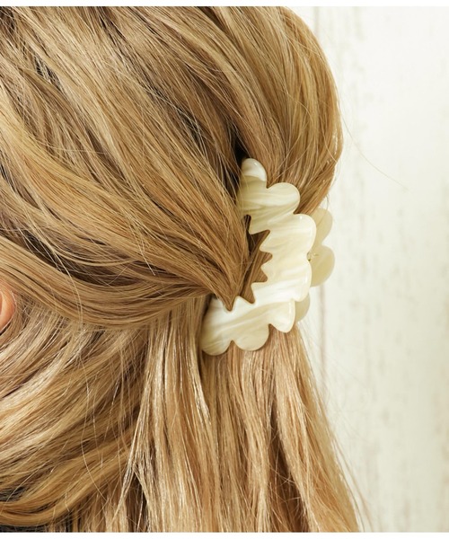 anap mimpi(アナップミンピ)の「ナミナミ マーブル バンスクリップ ヘアクリップ(バレッタ/ヘアクリップ・レディース・オフホワイト/ベージュ/ライトグレー・FREE)」の3枚目の写真