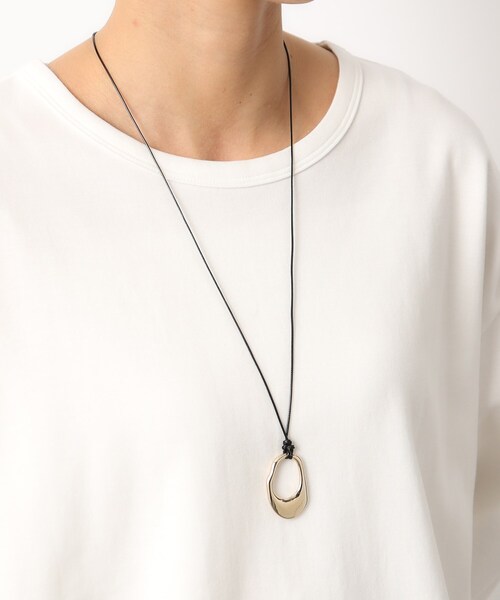 OPAQUE.CLIP（オペークドットクリップ）の「◆ビッグメタルモチーフコードネックレス（ネックレス・レディース・ゴールド/シルバー・00）」の5枚目の写真