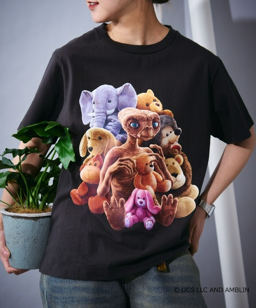 UCS（ユーシーエス）の「【UNIVERSAL × TYPY】ムービー半袖Tee/WEB限定（Tシャツ/カットソー・レディース・オフホワイト/ホワイト系その他2/ブラック系その他/ブラック系その他3/チャコールグレー/ブラック/ブラック系その他2/ホワイト/ホワイト系その他/ホワイト系その他3・MEDIUM/LARGE/X-LARGE/XX-LARGE）」の7枚目の写真