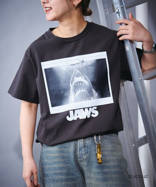 UCS（ユーシーエス）の「【UNIVERSAL × TYPY】ムービー半袖Tee/WEB限定（Tシャツ/カットソー・レディース・オフホワイト/ホワイト系その他2/ブラック系その他/ブラック系その他3/チャコールグレー/ブラック/ブラック系その他2/ホワイト/ホワイト系その他/ホワイト系その他3・MEDIUM/LARGE/X-LARGE/XX-LARGE）」の9枚目の写真