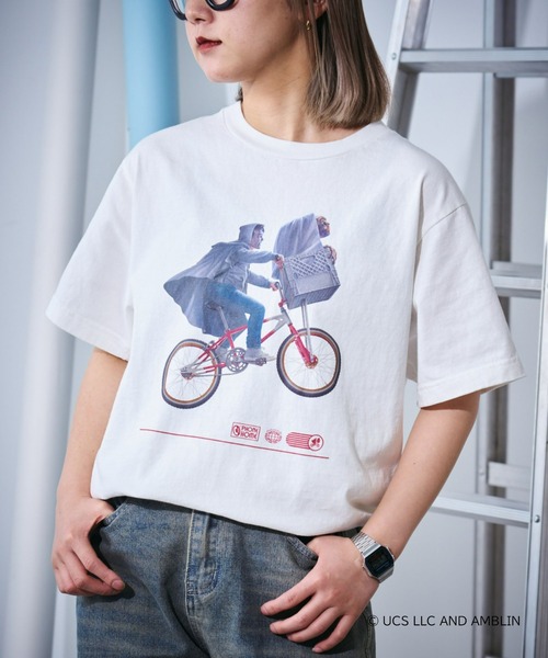 UCS（ユーシーエス）の「【UNIVERSAL × TYPY】ムービー半袖Tee/WEB限定（Tシャツ/カットソー・レディース・オフホワイト/ホワイト系その他2/ブラック系その他/ブラック系その他3/チャコールグレー/ブラック/ブラック系その他2/ホワイト/ホワイト系その他/ホワイト系その他3・MEDIUM/LARGE/X-LARGE/XX-LARGE）」の11枚目の写真