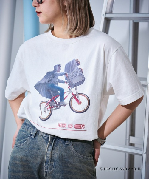 UCS（ユーシーエス）の「【UNIVERSAL × TYPY】ムービー半袖Tee/WEB限定（Tシャツ/カットソー・レディース・オフホワイト/ホワイト系その他2/ブラック系その他/ブラック系その他3/チャコールグレー/ブラック/ブラック系その他2/ホワイト/ホワイト系その他/ホワイト系その他3・MEDIUM/LARGE/X-LARGE/XX-LARGE）」の12枚目の写真