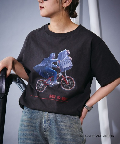 UCS（ユーシーエス）の「【UNIVERSAL × TYPY】ムービー半袖Tee/WEB限定（Tシャツ/カットソー・レディース・オフホワイト/ホワイト系その他2/ブラック系その他/ブラック系その他3/チャコールグレー/ブラック/ブラック系その他2/ホワイト/ホワイト系その他/ホワイト系その他3・MEDIUM/LARGE/X-LARGE/XX-LARGE）」の19枚目の写真
