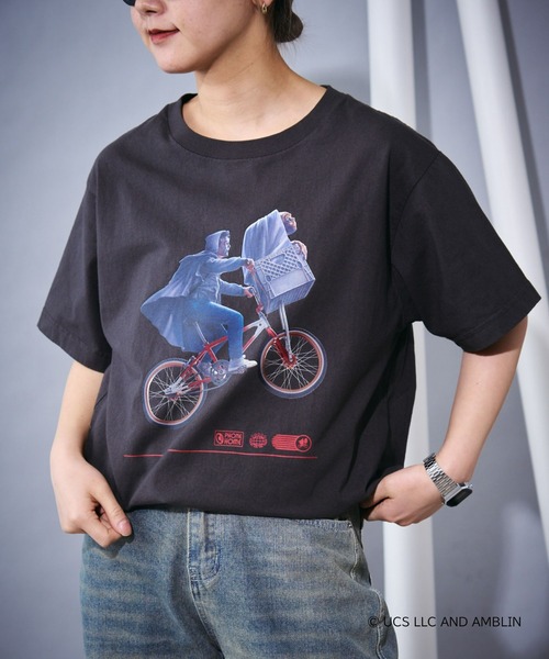 UCS（ユーシーエス）の「【UNIVERSAL × TYPY】ムービー半袖Tee/WEB限定（Tシャツ/カットソー・レディース・オフホワイト/ホワイト系その他2/ブラック系その他/ブラック系その他3/チャコールグレー/ブラック/ブラック系その他2/ホワイト/ホワイト系その他/ホワイト系その他3・MEDIUM/LARGE/X-LARGE/XX-LARGE）」の20枚目の写真