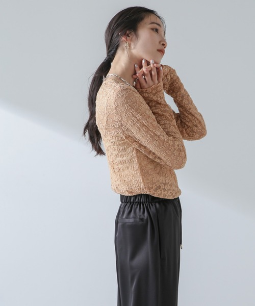 NANO universe（ナノユニバース）の「フラワーシアーカットトップス（Tシャツ/カットソー・レディース・ベージュ/ブラック/ホワイト・FREE）」の19枚目の写真