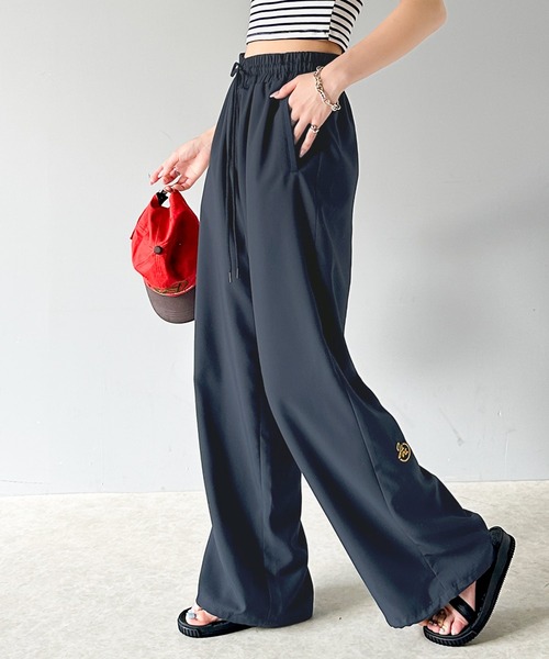 Java（ジャバ）の「《Javaジャバコラボ》上品見えもラフ見えも叶う。裾 ドロスト ワンポイント 刺繍 オーバーサイズ トラックパンツ（セットアップ可能）（その他パンツ・レディース・ネイビー/ベージュ/ブラック・LARGE/X-LARGE/SMALL/MEDIUM）」の19枚目の写真