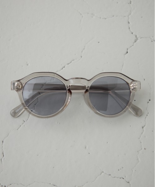 AZUL by moussy（アズールバイマウジー）の「ポリゴンシェイプクリアアイウェア（サングラス・レディース・ブラック/ブラウン・FREE）」の2枚目の写真