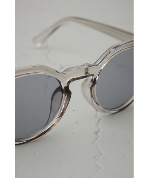 AZUL by moussy（アズールバイマウジー）の「ポリゴンシェイプクリアアイウェア（サングラス・レディース・ブラック/ブラウン・FREE）」の7枚目の写真