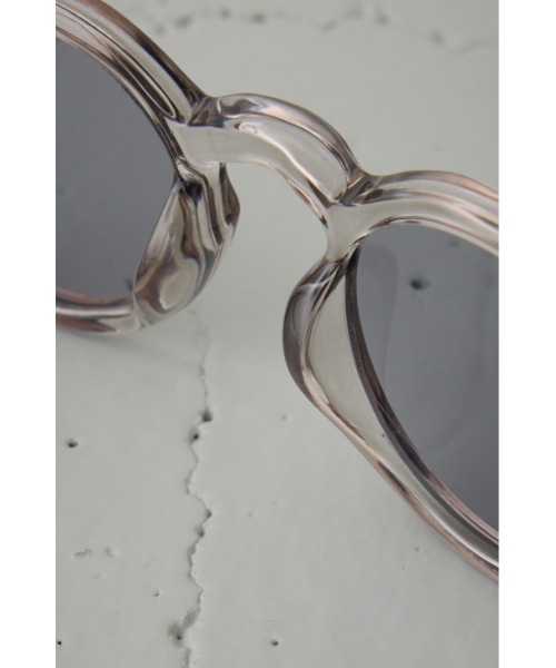 AZUL by moussy（アズールバイマウジー）の「ポリゴンシェイプクリアアイウェア（サングラス・レディース・ブラック/ブラウン・FREE）」の6枚目の写真