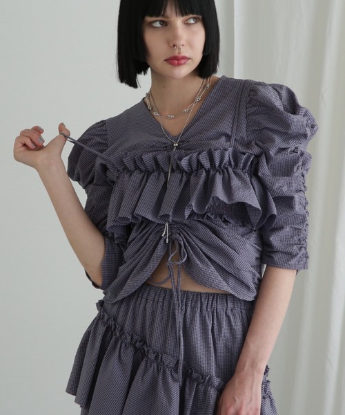 CREOLME（クレオルム）の「(CREOLME)ギンガムチェックフリルキャミソール（キャミソール・レディース・ブラック/ブルー・FREE）」の5枚目の写真