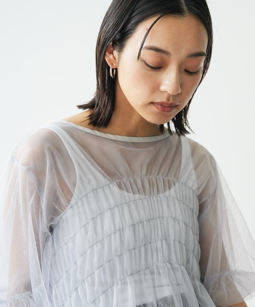mili an deni(ミリアンデニ)の「チュールシャーリングチュニック(シャツ/ブラウス・レディース・ライトグレー/ブラック/アイボリー・M)」の17枚目の写真