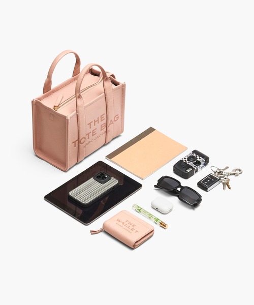MARC JACOBS(マークジェイコブス)の「THE LEATHER SMALL TOTE BAG/ザ レザー スモール トートバッグ(トートバッグ・レディース・ライトピンク/ライトブルー・ONE SIZE)」の10枚目の写真