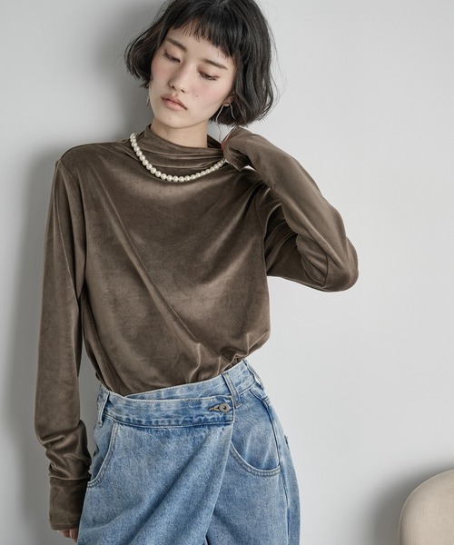 ハイネックフィンガーホールカフベロアトップス（Tシャツ