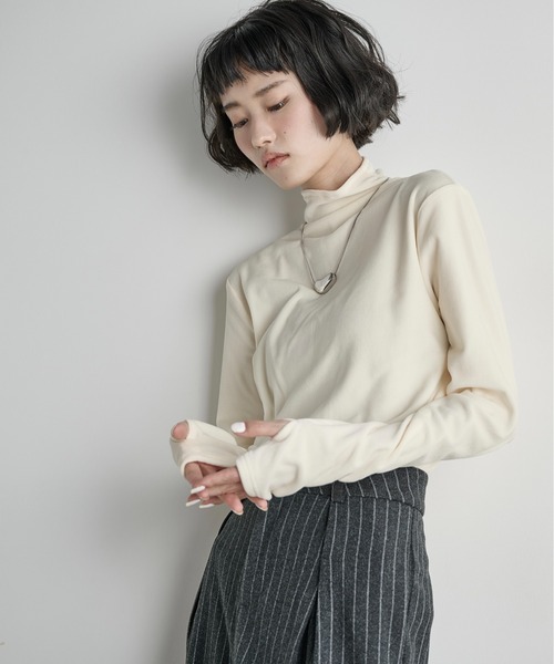 ハイネックフィンガーホールカフベロアトップス（Tシャツ