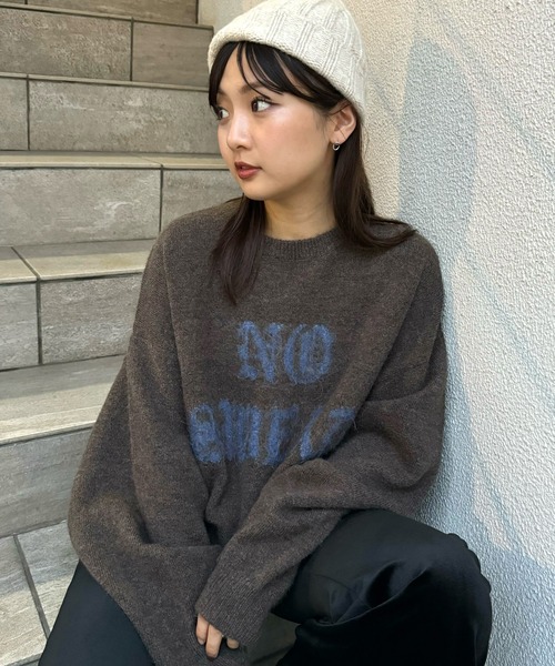 WHIMSIC(ウィムジック)の「【UNISEX】ロゴニットプルオーバー(ニット/セーター・メンズ・チャコールグレー/ブラウン/ネイビー/アイボリー・FREE)」の3枚目の写真