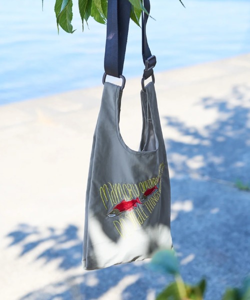 salle de bal（サルデバル）の「KATOKOA / カトコア アニマル ナイロン ミニ ショルダーバッグ  KBI 11003504（ショルダーバッグ・レディース・レッド/カーキ/サックスブルー/イエロー/オリーブドラブ/オレンジ/ピンク/ピンク系1/ネイビー・FREE）」の2枚目の写真