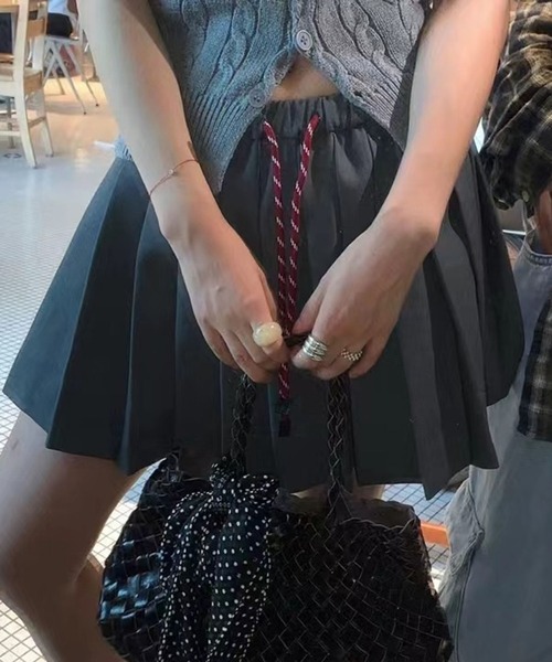 LYEON(リヨン)の「ドローコードプリーツスカート(スカート・レディース・ネイビー/グレー/ブラック・FREE)」の8枚目の写真
