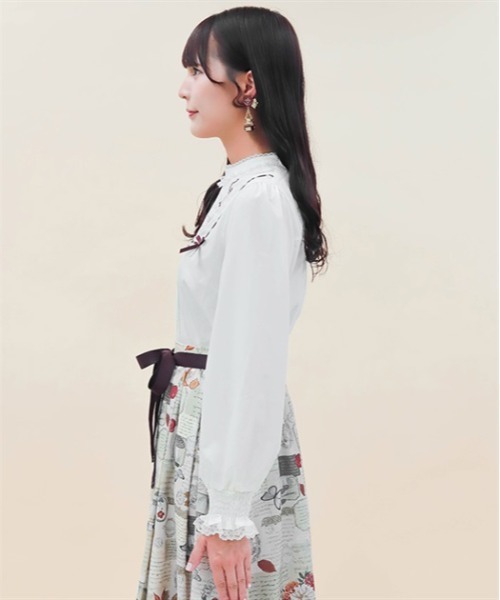 axes femme POETIQUE(アクシーズファムポエティック)の「パペトゥリーロゴ刺繍ブラウス(シャツ/ブラウス・レディース・ブラック/キナリ/ラベンダー・MEDIUM)」の4枚目の写真
