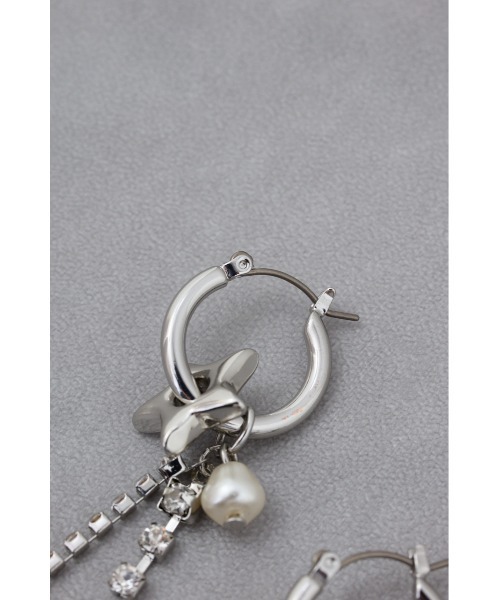 AZUL by moussy(アズールバイマウジー)の「スターモチーフマルチチャームピアス(ピアス(両耳用)・レディース・ブラック/シルバー・FREE)」の10枚目の写真