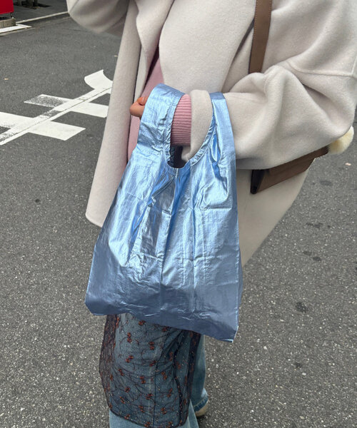DouDou(ドゥドゥ)の「【BAGGU/バグゥ】24HO BABY BAGGU メタリック(ショルダーバッグ・レディース・ブルー系その他/ゴールド/サーモンピンク/シルバー・FREE)」の8枚目の写真