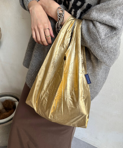 DouDou(ドゥドゥ)の「【BAGGU/バグゥ】24HO BABY BAGGU メタリック(ショルダーバッグ・レディース・ブルー系その他/ゴールド/サーモンピンク/シルバー・FREE)」の14枚目の写真