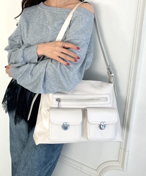 Loueme（ルエム）の「バックルダブルポケットショルダーバッグ（ショルダーバッグ・レディース・ブラウン/ブラック/オフホワイト・FREE）」の10枚目の写真