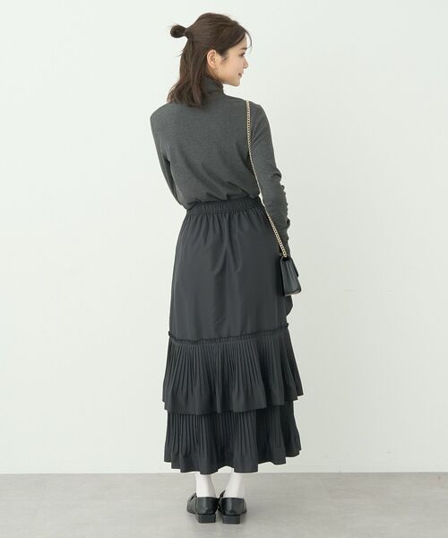 earth music&ecology(アースミュージックアンドエコロジー)の「プリーツティアードスカート(スカート・レディース・モカ/ブラック/ネイビー・FREE)」の16枚目の写真