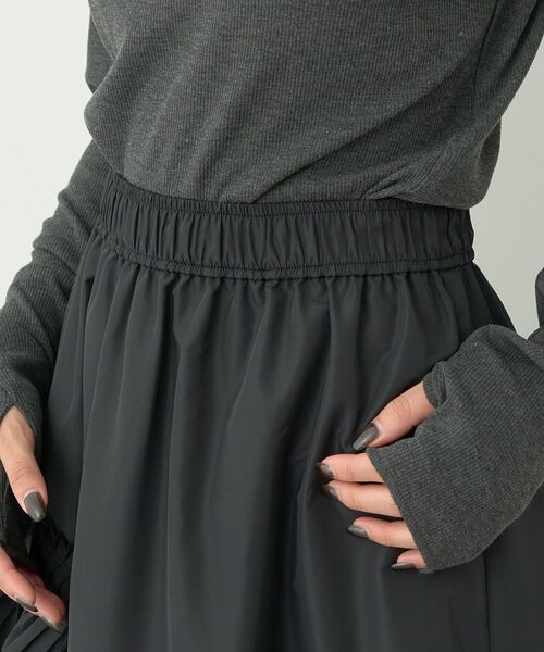 earth music&ecology(アースミュージックアンドエコロジー)の「プリーツティアードスカート(スカート・レディース・モカ/ブラック/ネイビー・FREE)」の15枚目の写真