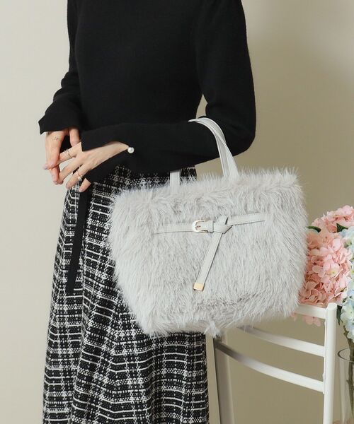 ITS'DEMO（イッツデモ）の「◆【2WAY】ベルト飾りファートート（ハンドバッグ・レディース・アイボリー/ライトグレー系3/ベージュ・00）」の3枚目の写真