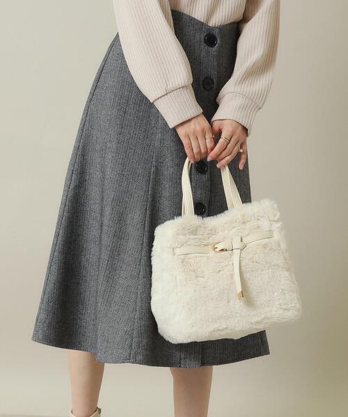 ITS'DEMO（イッツデモ）の「◆【2WAY】ベルト飾りファートート（ハンドバッグ・レディース・アイボリー/ライトグレー系3/ベージュ・00）」の4枚目の写真