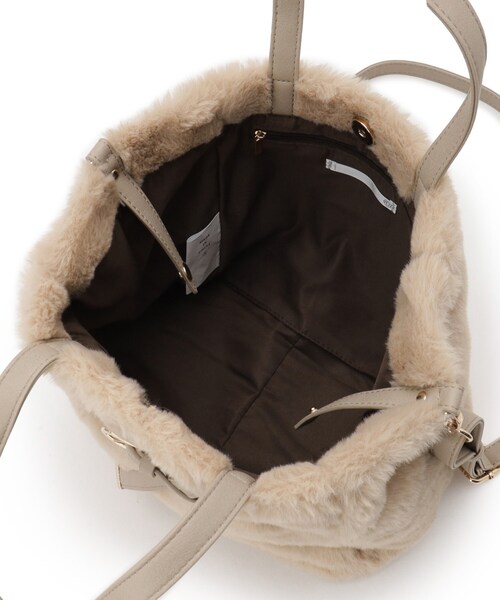 ITS'DEMO（イッツデモ）の「◆【2WAY】ベルト飾りファートート（ハンドバッグ・レディース・アイボリー/ライトグレー系3/ベージュ・00）」の19枚目の写真