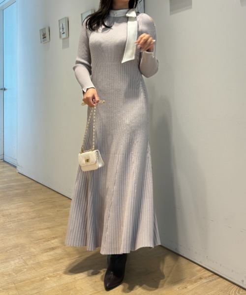 Apuweiser-riche（アプワイザーリッシェ）の「配色ネックリボンワンピース（ワンピース・レディース・グレイッシュベージュ/ブラック/チャコールグレー・2/1）」の17枚目の写真